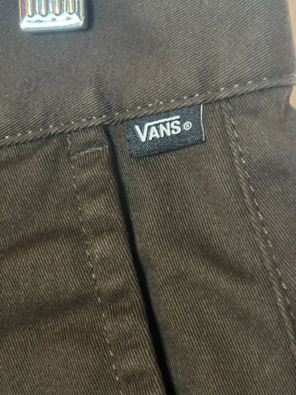 NWOT Vans Men's Authentic Chino Shorts Relaxed Fit in Dark Brown Size 32